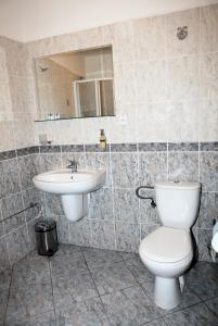 Vannituba majutusasutuses Hotel Pelikán