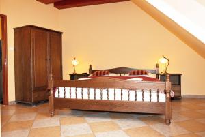 Voodi või voodid majutusasutuse Hotel Pelikán toas