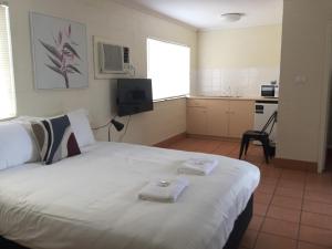 Ένα ή περισσότερα κρεβάτια σε δωμάτιο στο Lake Central Cairns