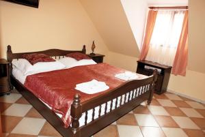 Voodi või voodid majutusasutuse Hotel Pelikán toas