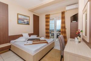 Postel nebo postele na pokoji v ubytování Monte Perla Residence + 100 fotografií