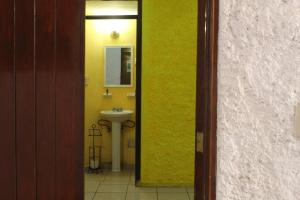 Ванна кімната в Hotel Perla Mazatlan