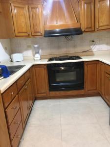 Kuchyň nebo kuchyňský kout v ubytování Suites Cervantes