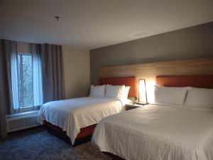 Säng eller sängar i ett rum på Candlewood Suites - Columbia, an IHG Hotel