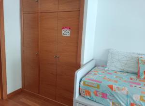 A bed or beds in a room at maravilloso apartamento en la playa...muy especial