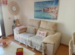 A seating area at maravilloso apartamento en la playa...muy especial