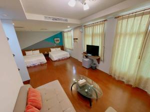 A television and/or entertainment centre at Coast Shan Shui B&B