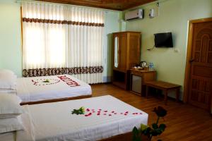 Postel nebo postele na pokoji v ubytování Sandalwood Hotel