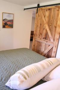 Gallery image of Cabin 2 at Horse Creek Resort in Rapid City