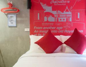 Ein Bett oder Betten in einem Zimmer der Unterkunft Lub d Bangkok Siam - Opposite MBK & Next to Skytrain - Perfect for shopping lovers!