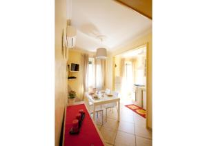 a living room with a table and a red rug at Sophie's Choice 2 in Rome