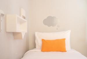 Ein Bett oder Betten in einem Zimmer der Unterkunft Lub d Bangkok Siam - Opposite MBK & Next to Skytrain - Perfect for shopping lovers!