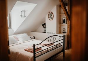 a bedroom with a bed in a attic at Libling Podkrovný in Banská Štiavnica