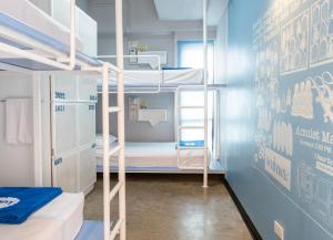 Ein Bett oder Betten in einem Zimmer der Unterkunft Lub d Bangkok Siam - Opposite MBK & Next to Skytrain - Perfect for shopping lovers!