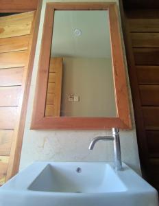 Koupelna v ubytování Hastina Hotel Lombok