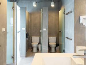 Ein Badezimmer in der Unterkunft Lub d Bangkok Siam - Opposite MBK & Next to Skytrain - Perfect for shopping lovers!