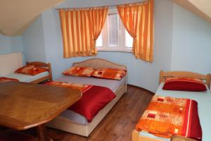 Ліжко або ліжка в номері Rooms & Apartment Jozić
