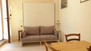 A seating area at La Terrazza Del Conero monolocale