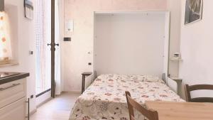 A bed or beds in a room at La Terrazza Del Conero monolocale