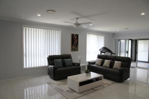 Χώρος καθιστικού στο Holiday Room with share bathroom