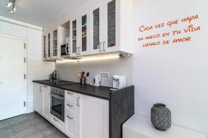 A kitchen or kitchenette at Super nice studio in Marbella