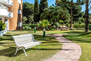 A garden outside Super nice studio in Marbella