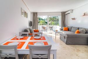 A seating area at Super nice studio in Marbella