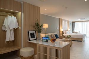Postel nebo postele na pokoji v ubytování Eastin Resort Rayong