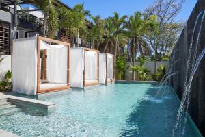 Bazén v ubytování LUX* Grand Baie Resort & Residences nebo v jeho okolí
