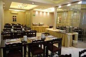 a dining room with tables and chairs and a mirror at Artan Hotel in Isparta