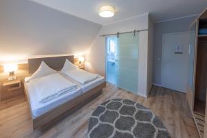 Postel nebo postele na pokoji v ubytování Hotel Zum kühlen Grunde