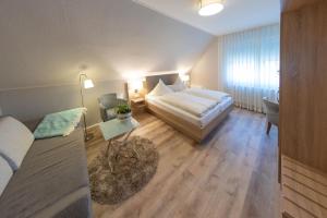 Postel nebo postele na pokoji v ubytování Hotel Zum kühlen Grunde