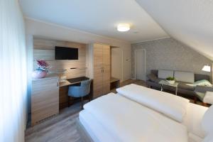Postel nebo postele na pokoji v ubytování Hotel Zum kühlen Grunde