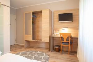 TV a/nebo společenská místnost v ubytování Hotel Zum kühlen Grunde