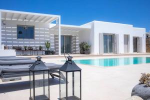 Villa con piscina y casa en Villa Paraga en Platis Yialos Mykonos