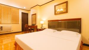Voodi või voodid majutusasutuse Peace Hotel by RedDoorz toas