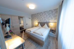Postel nebo postele na pokoji v ubytování Hotel Zum kühlen Grunde