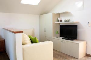 a living room with a tv and a couch at Apartment LuVi in Korčula