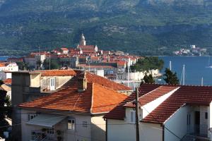 a view of a city with buildings and the water at Apartment LuVi in Korčula
