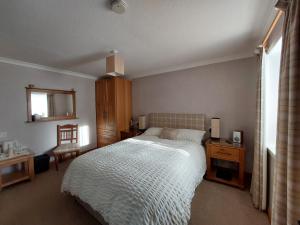 En eller flere senger på et rom på Chapelhill Croft