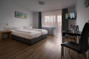 Postel nebo postele na pokoji v ubytování Hotel Gasthof Metzgerei Lamm - Benedikt Rückel + 15 fotografií