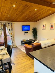 Gallery image of #3 Delightful 3 bedroom lodge - holiday home, No Hot tub 
