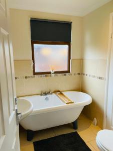 Ванна кімната в #3 Delightful 3 bedroom lodge - holiday home, No Hot tub