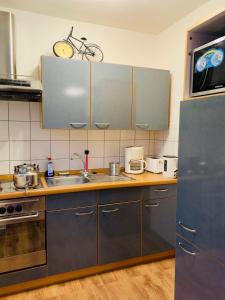 Una cocina o kitchenette en 1 Room, near to UN und Telekom