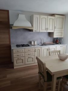 Een keuken of kitchenette bij Casa Caliman