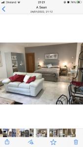 Posezení v ubytování Luxurious Studio Apartment in Fahan Co Donegal