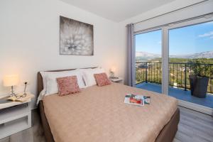 Un pat sau paturi într-o cameră la Luxury Authentic Experience at Villa Marta +49 fotografii