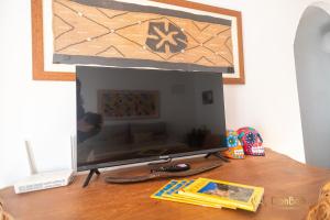 A television and/or entertainment centre at Apartamento en Ronda Ocho Caños con Wifi