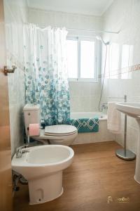 A bathroom at Apartamento en Ronda Ocho Caños con Wifi Még 27 kép