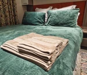 Кровать или кровати в номере Bayfield